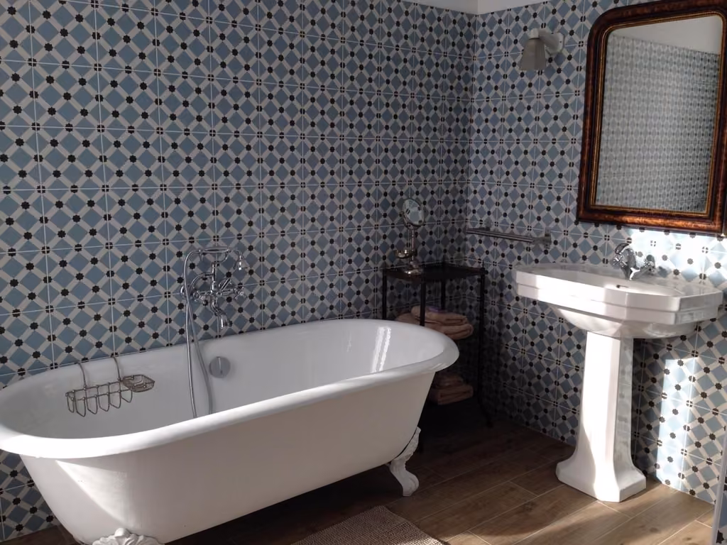 Il bagno privato di una camera